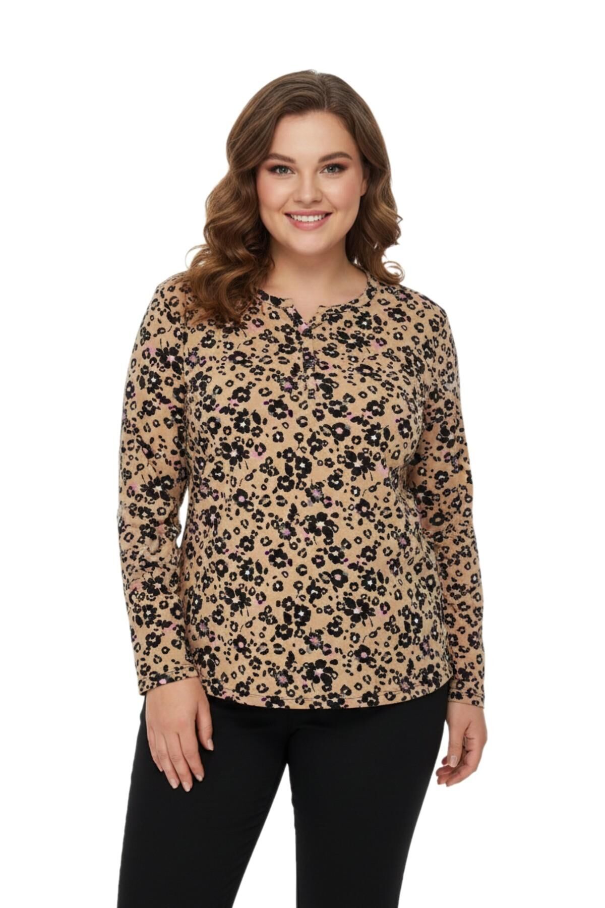 Kadın V Yaka Baskılı 2 Düğmeli Bluz BGL-ST05093 CAMEL - XL