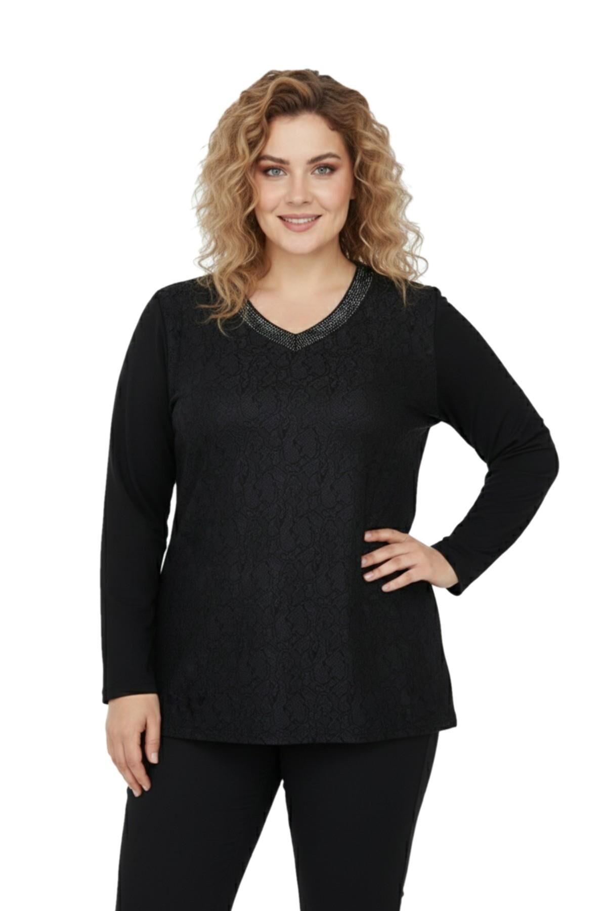 Kadın Siyah V Yaka Taşlı Bluz BGL-ST05149 SİYAH - 2XL