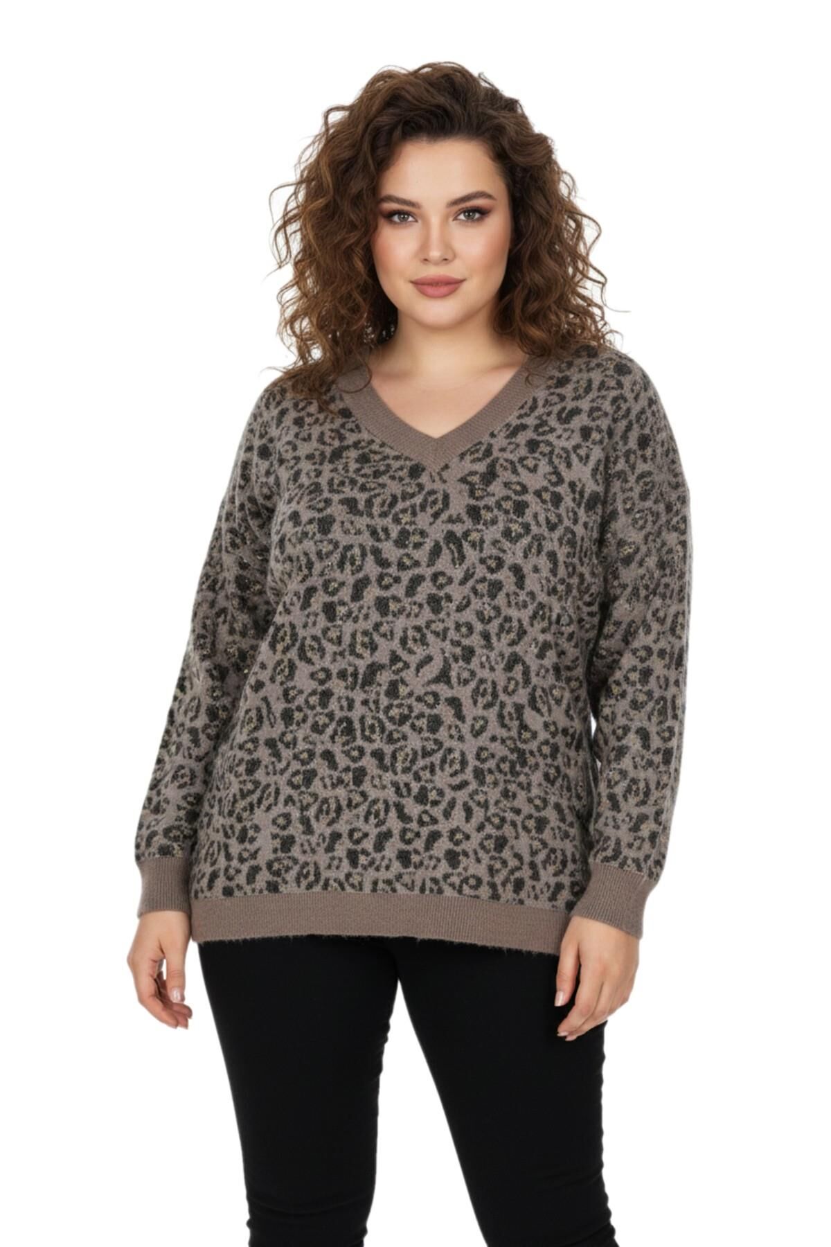 Kadın V Yaka Leopar Desen Sakallı Triko Kazak BGL-ST05079 VİZON - M/L