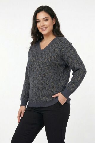 Kadın V Yaka Leopar Desen Sakallı Triko Kazak BGL-ST05079 FÜME - M/L